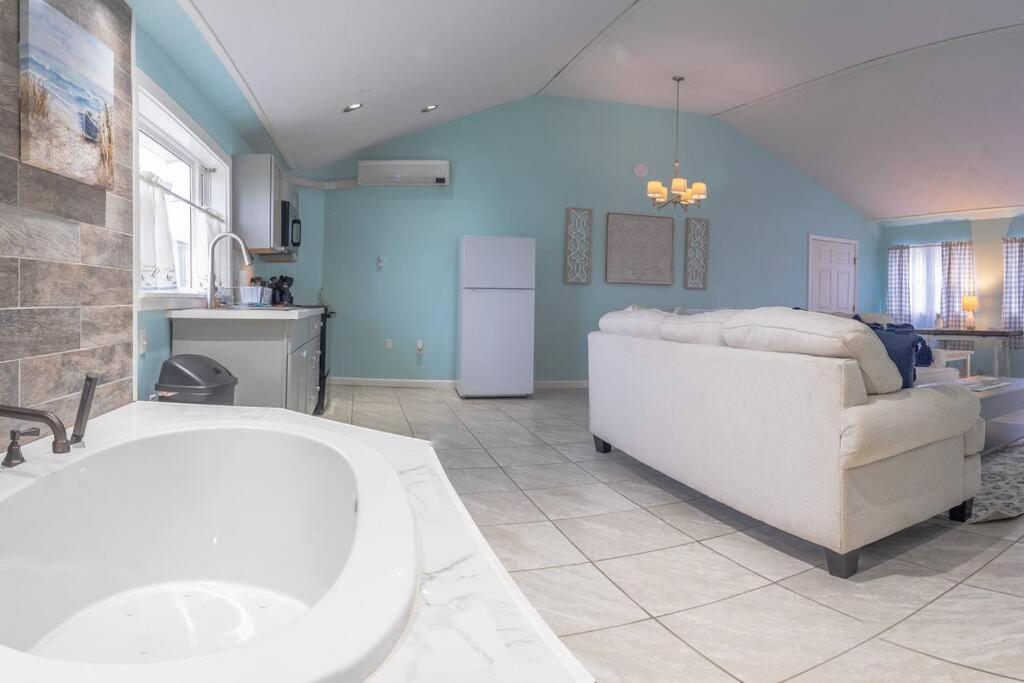 Elegant Jacuzzi Suite Hancock المظهر الخارجي الصورة